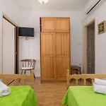 1 Bedroom Gorgeous In Lejlighed Omišalj