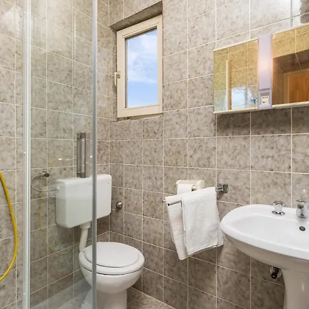 公寓 1 Bedroom Gorgeous In 奥米沙利