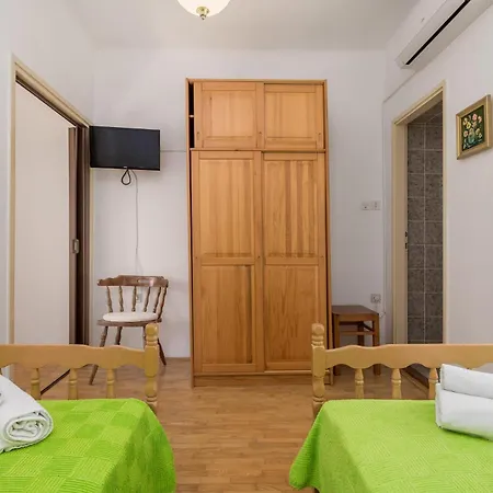 1 Bedroom Gorgeous In Appartement Omišalj
