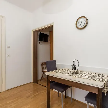 1 Bedroom Gorgeous In Omišalj