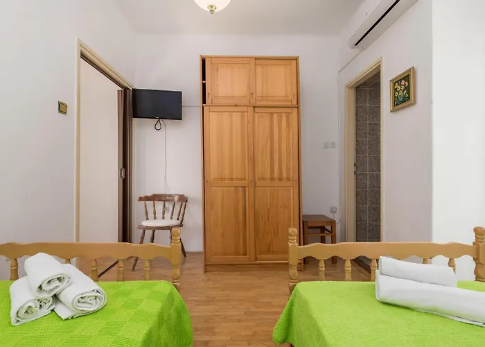 1 Bedroom Gorgeous In Apartman Omisalj