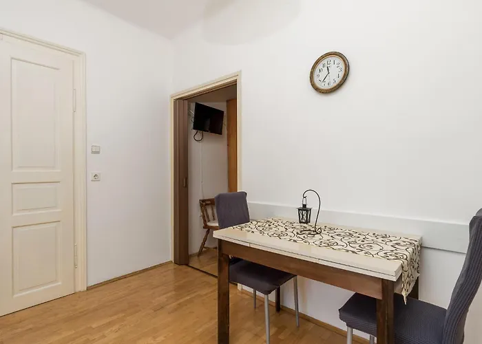 1 Bedroom Gorgeous In Omisalj
