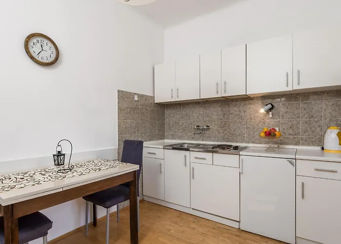 1 Bedroom Gorgeous In Apartman Omisalj