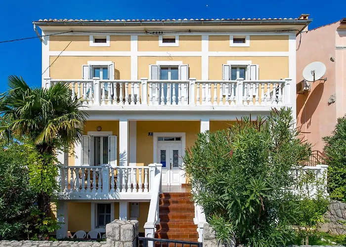 1 Bedroom Gorgeous In Omisalj