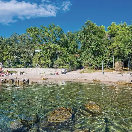 1 Bedroom Gorgeous In Omišalj